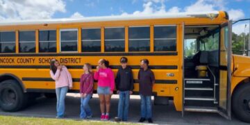 Mississippi middle school students stop bus from crashing after driver blacks out