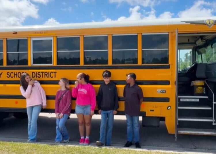 Mississippi middle school students stop bus from crashing after driver blacks out