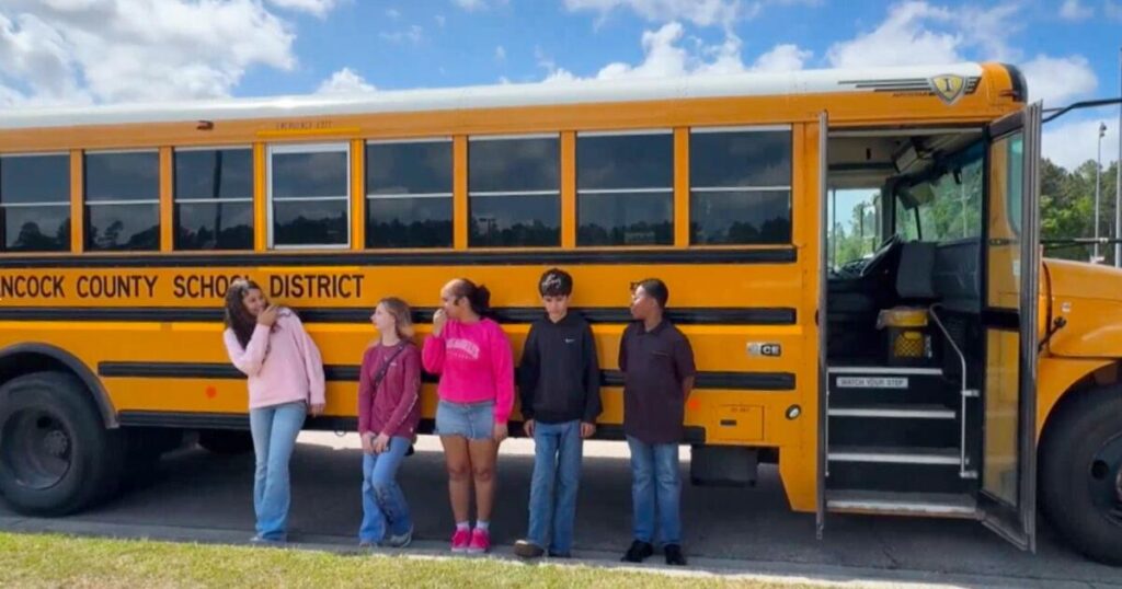 Mississippi middle school students stop bus from crashing after driver blacks out