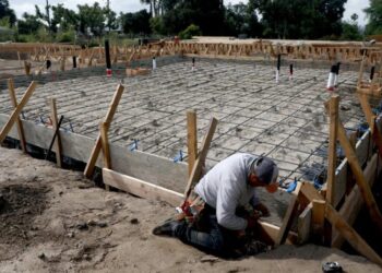 They lost their homes to fire. Now they’re rebuilding with all-electric.