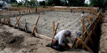 They lost their homes to fire. Now they’re rebuilding with all-electric.