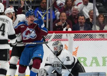 Kings keep it close but fall to potent Avalanche to open playoffs
