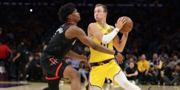 Luke Kennard provides a jolt of Luka magic, helping the Lakers beat the Rockets