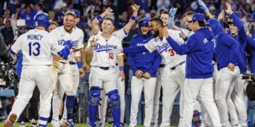 Max Muncy caps his three-homer night with walk-off blast in Dodgers’ win