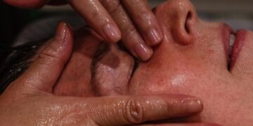 Do your eyes hurt reading this headline? An ‘Eyeball Care’ massage can help