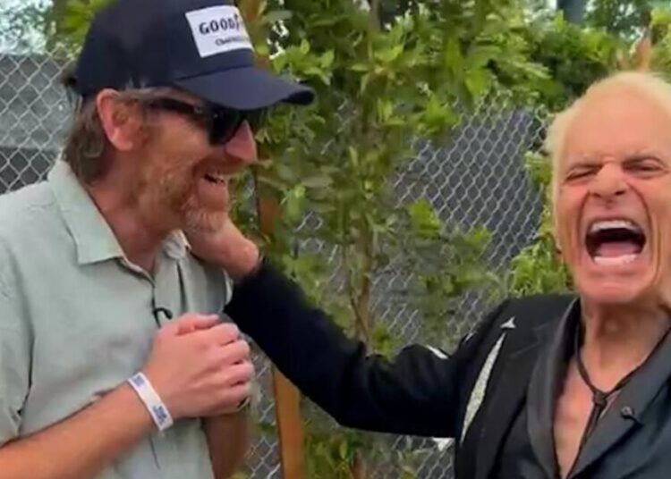 10 (more) minutes backstage with David Lee Roth at Stagecoach