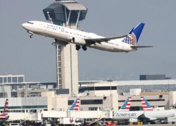 United Airlines pilot reports possible drone strike 3,000 feet over San Diego