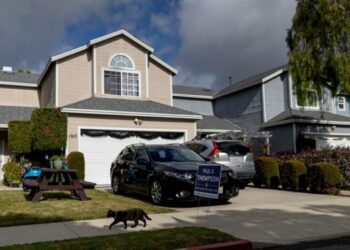 D.C. gala gunman wrote ‘manifesto,’ traveled from California before attack, officials say