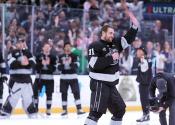 Anze Kopitar honored after Kings beat nemesis Oilers during regular-season home finale