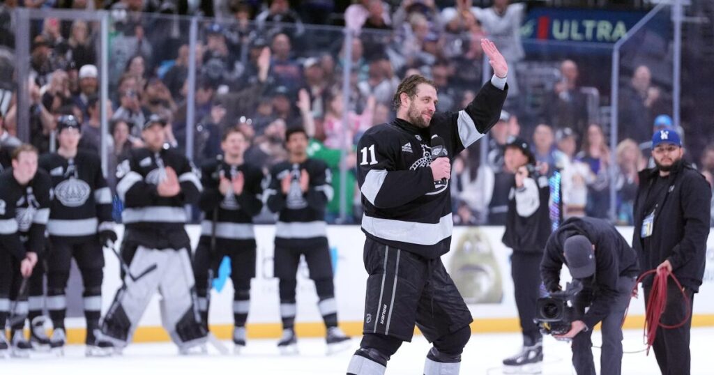 Anze Kopitar honored after Kings beat nemesis Oilers during regular-season home finale