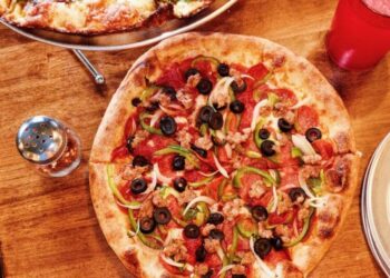 Long Beach’s hottest new restaurant is an old-school pizza tavern