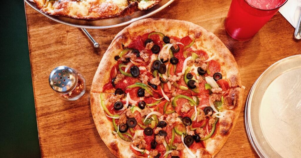 Long Beach’s hottest new restaurant is an old-school pizza tavern