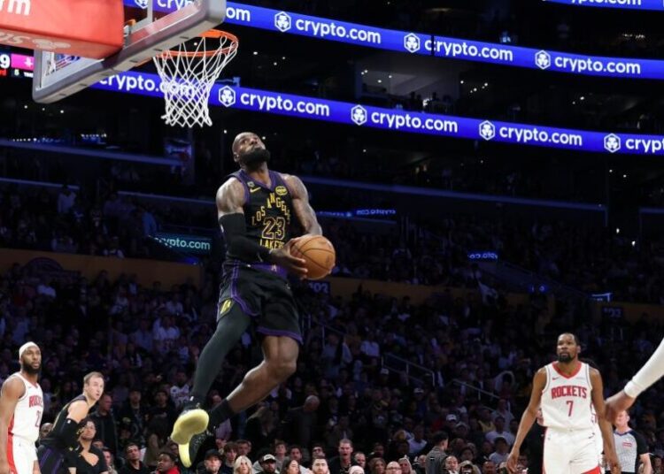 Lakers beat Rockets in Game 2 with a new Big Three