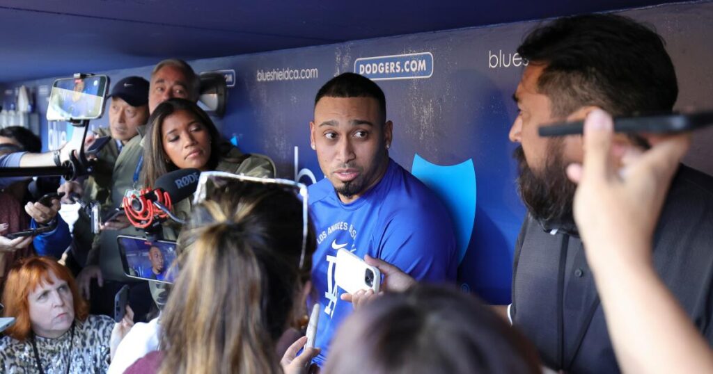 Dodgers’ Edwin Díaz first learned of the ‘loose bodies’ in his elbow in 2012