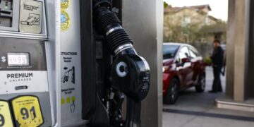 Gas just hit $6 in Los Angeles. Here’s where you can still find it for $5