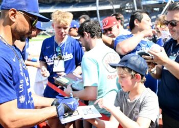 Mookie Betts exits game against Nationals in first inning with injury