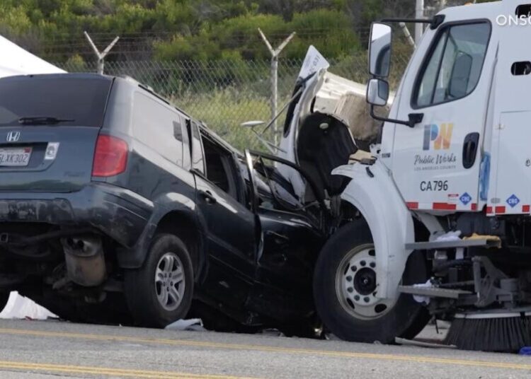 Crash of Honda SUV and street-sweeper truck in Playa del Rey ends in fatality
