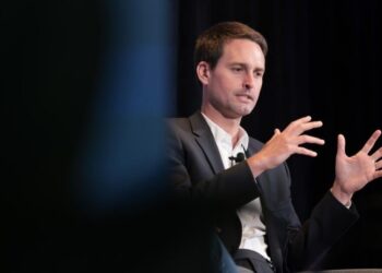 Snap is cutting 1,000 workers in the latest tech layoff