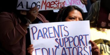 ‘The wheels are falling off the bus.’ Parents scrambling as LAUSD strike date nears