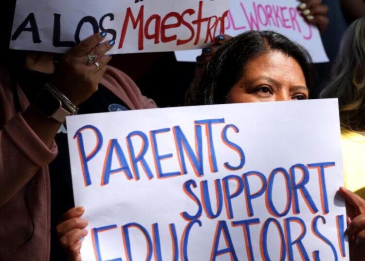 ‘The wheels are falling off the bus.’ Parents scrambling as LAUSD strike date nears
