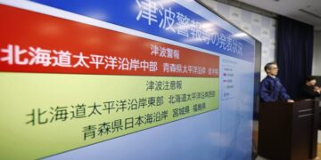 Japan issues advisory for risk of mega-quake after 7.5-magnitude earthquake rattles northern coast