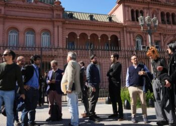 Argentina’s leader bars journalists from government HQ, raising concerns about press freedom