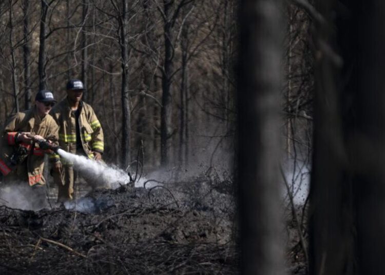 Georgia wildfires that destroyed more than 120 homes continue to threaten residents