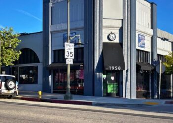 Looking for a neighborhood book bar? Skylight is opening a bookstore cafe in Eagle Rock