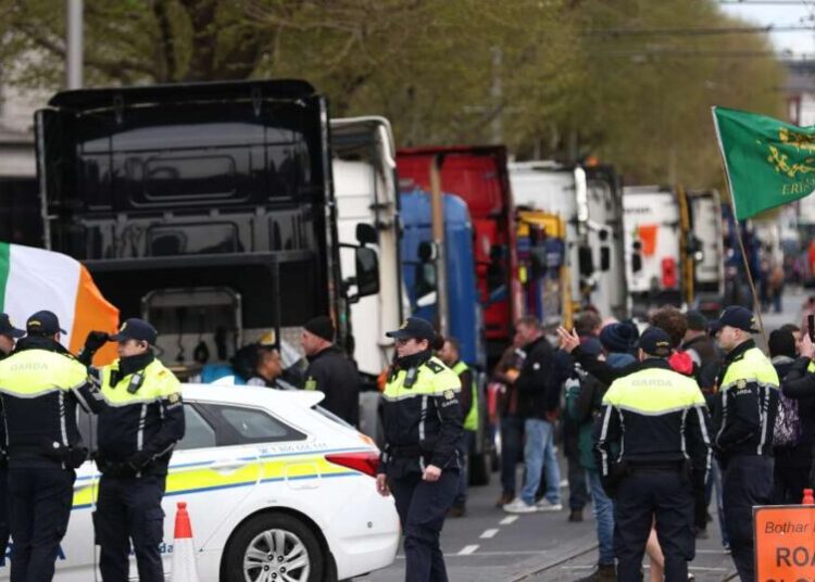 Police remove fuel protesters from Dublin center as disruption over soaring costs continues