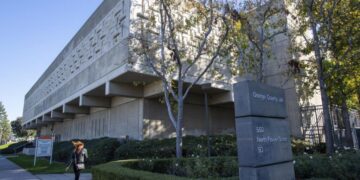 Former Orange County sheriff’s deputy had child sexual abuse images on his phone, prosecutors say