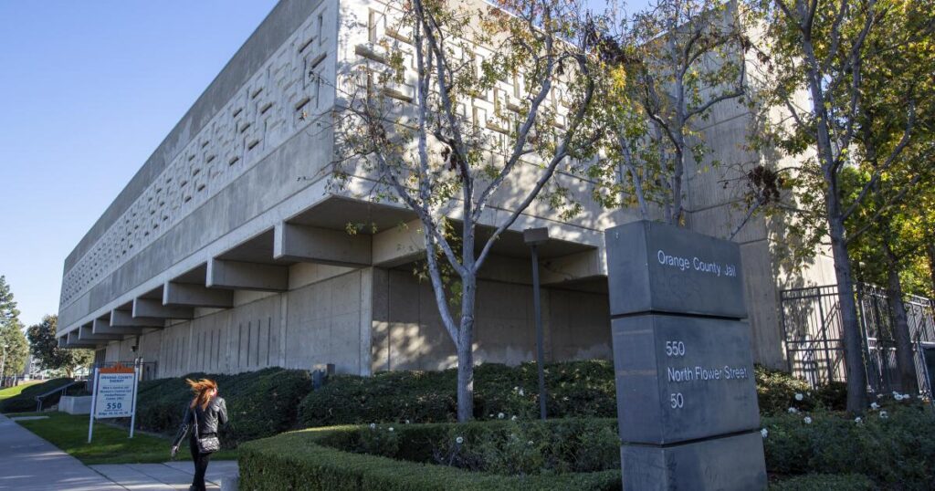 Former Orange County sheriff’s deputy had child sexual abuse images on his phone, prosecutors say