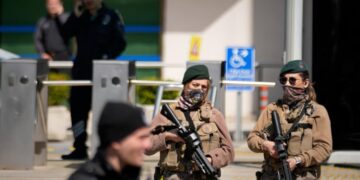 Gunmen attack building housing Israeli Consulate in Istanbul