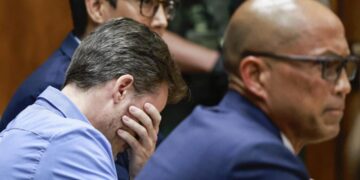 Hawaii doctor who prosecutors say tried to throw wife off cliff avoids murder conviction