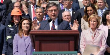 Senate extends surveillance powers until April 30 after longer renewal collapsed in House