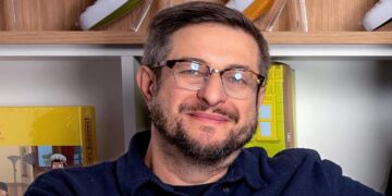 ‘Bob’s Burgers’ actor Eugene Mirman pulled from fiery crash and hospitalized