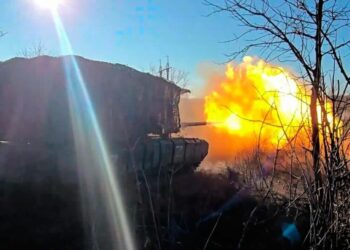 Russia and Ukraine trade deadly strikes as Zelensky travels to Istanbul for talks with Erdogan