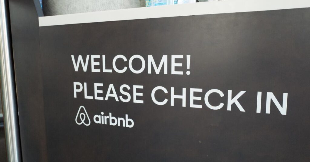 L.A. considers expanding Airbnb-style short-term vacation rentals