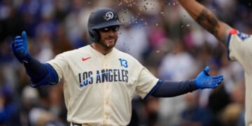 Dodgers rediscover their offense, scoring 12 runs to end Cubs’ 10-game win streak