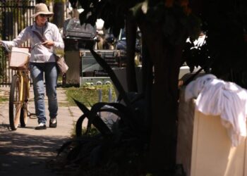 She’s a Hollywood housekeeper with a side job: cleaning the trashed streets of her own neighborhood