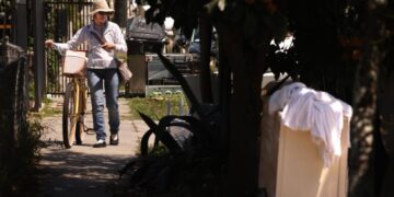 She’s a Hollywood housekeeper with a side job: cleaning the trashed streets of her own neighborhood