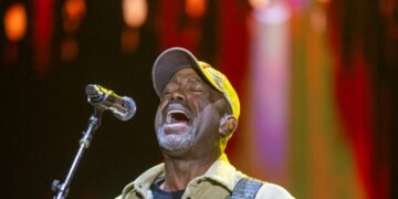 10 minutes backstage with Darius Rucker at Stagecoach