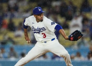 Dodgers are being careful with Edwin Díaz but don’t need him in loss to Rangers