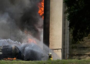 Bridge over Panama Canal closed after a truck explosion kills 1 person
