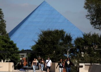 CSU made a $17-million AI bet. A year later, students and faculty give it a mixed grade