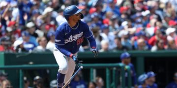 Dodgers to put Mookie Betts on IL and call up Hyeseong Kim, Sunday game in rain delay