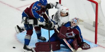 Kings let late Game 2 lead slip away and lose to Avalanche in overtime