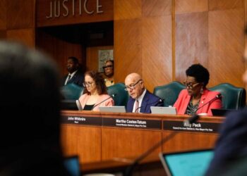 Houston changes ordinance limiting cooperation with ICE after pressure from governor