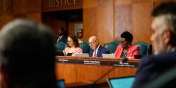 Houston changes ordinance limiting cooperation with ICE after pressure from governor