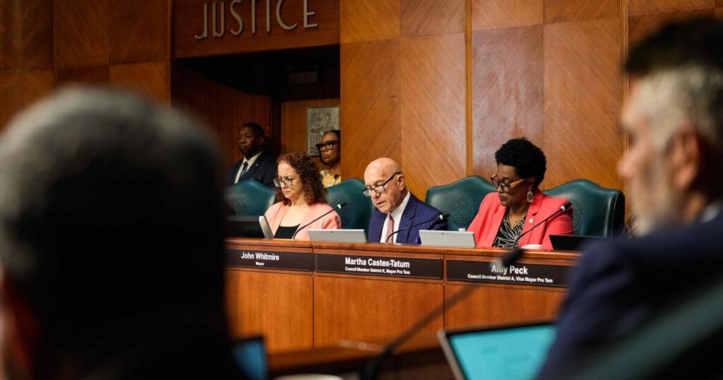 Houston changes ordinance limiting cooperation with ICE after pressure from governor