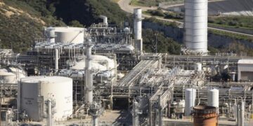 California judge rebukes Trump-backed plan that bypasses state authority in oil pipeline restart